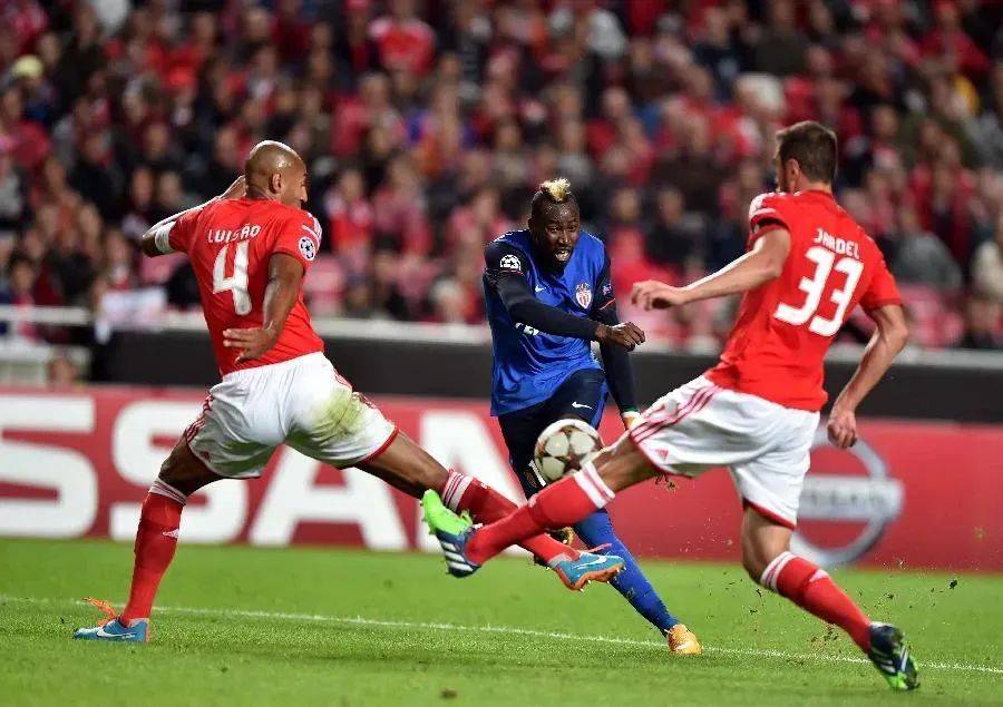 mk体育app本菲卡训练开放日，转会期迎来里程碑引欢呼，西甲在即，训练强度明显提升的简单介绍