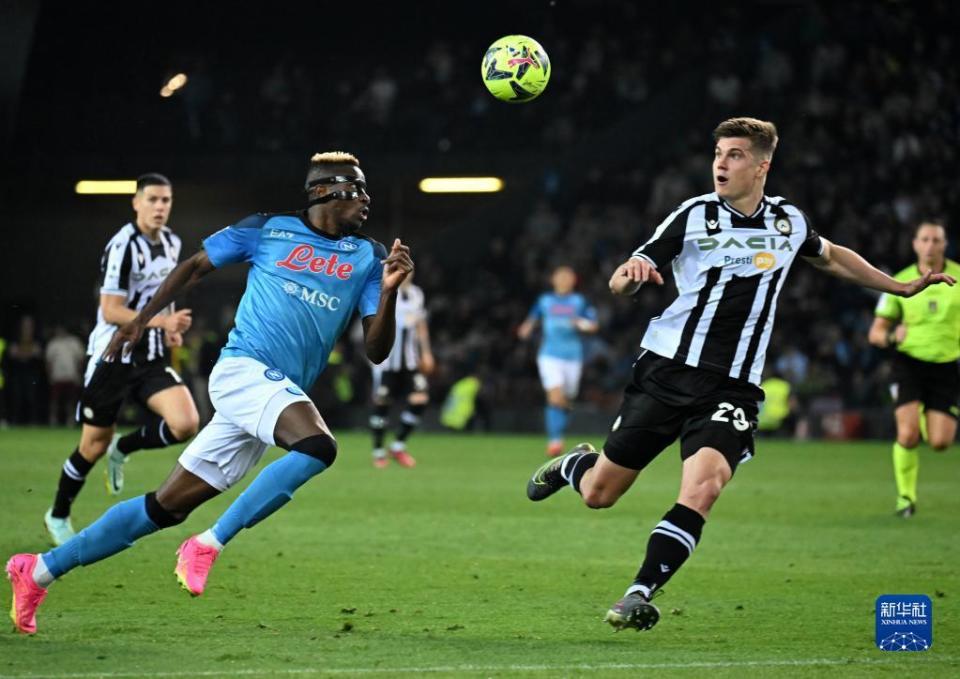 巴黎圣日耳曼围绕意甲调整名单今晚那不勒斯备战NBA总决赛，广东宏远清晨迎来里程碑看傻球迷的简单介绍